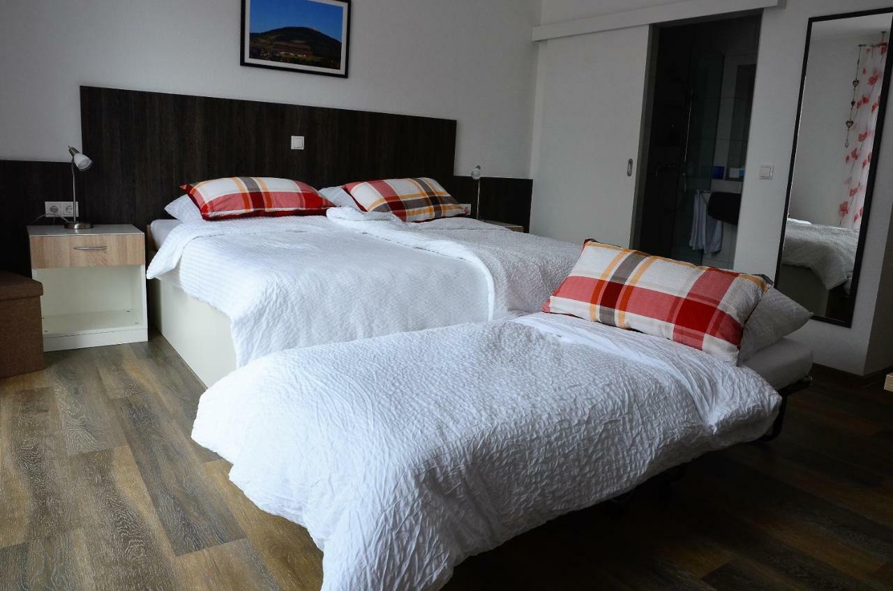 Gaestehaus Am Hochsimmer Ettringen  Екстериор снимка